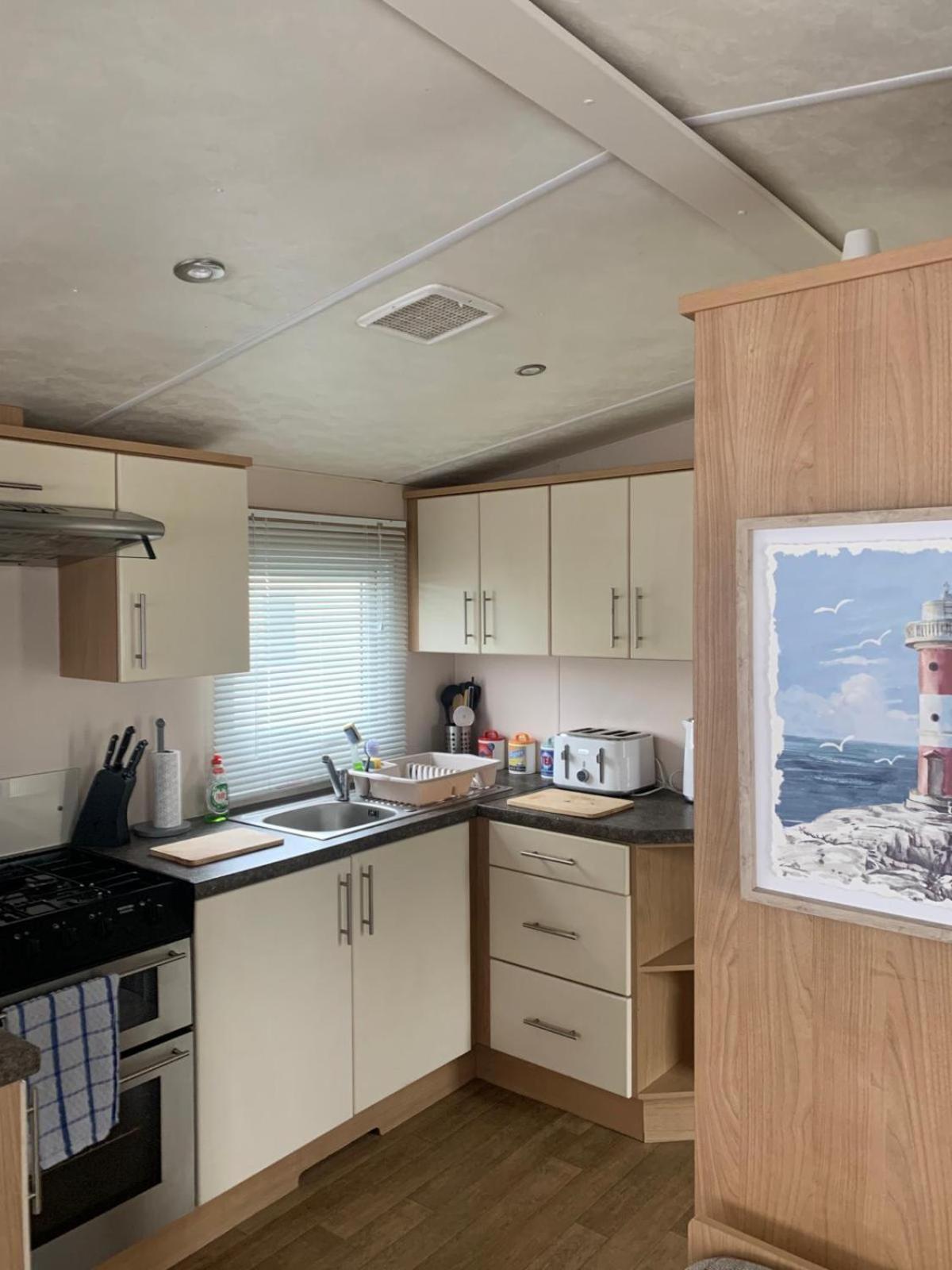 Phoenix Caravan Hire, Trecco Bay بورثكول المظهر الخارجي الصورة